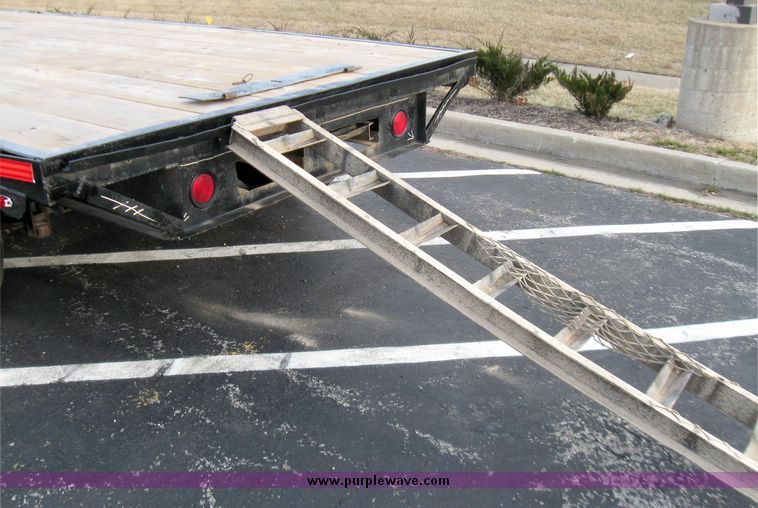 image for item 5332 1983 WW flatbed gooseneck trailer