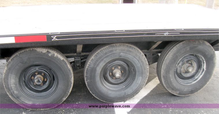 image for item 5332 1983 WW flatbed gooseneck trailer