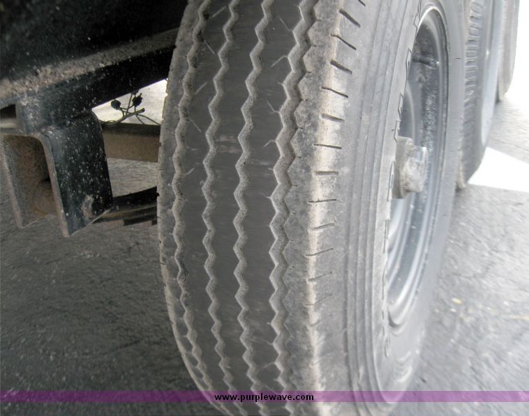 image for item 5332 1983 WW flatbed gooseneck trailer