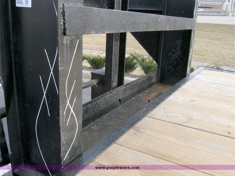 image for item 5332 1983 WW flatbed gooseneck trailer