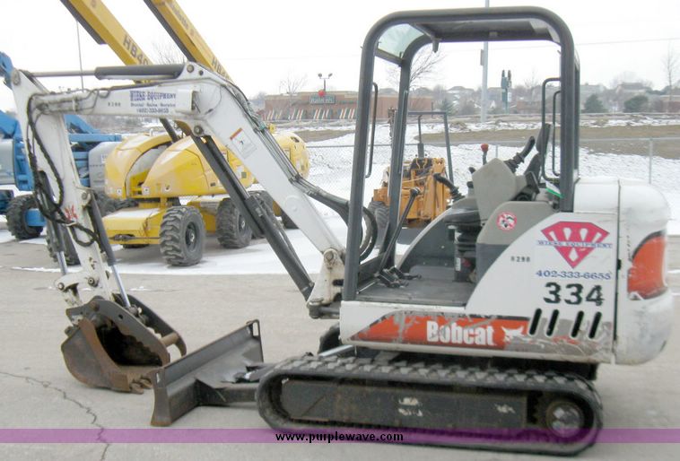 image for item 5339 2001 Bobcat 334 compact excavator