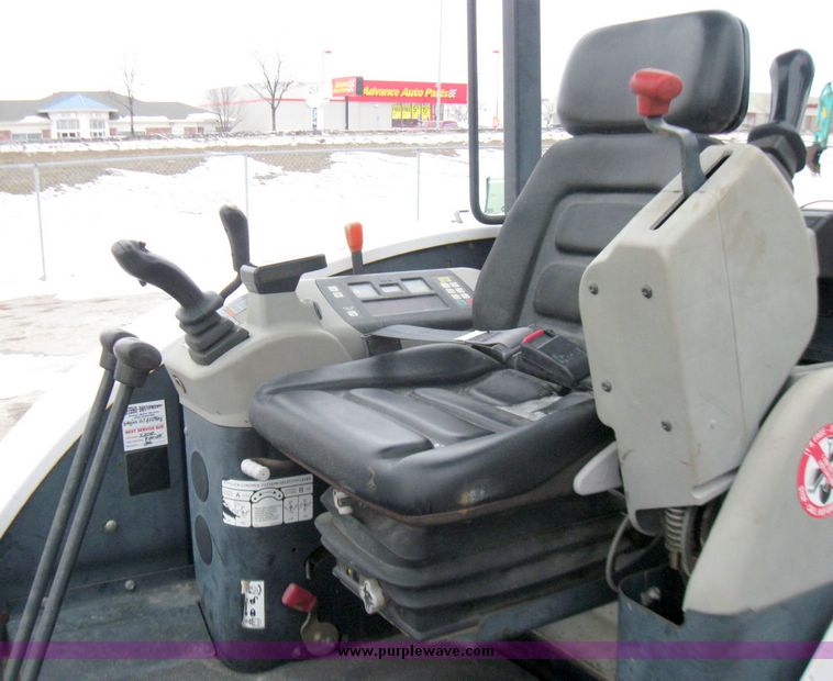 image for item 5339 2001 Bobcat 334 compact excavator