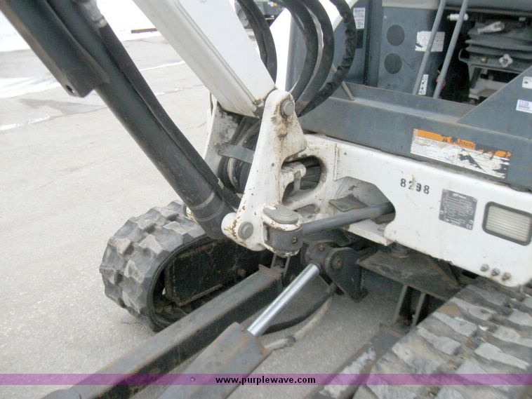 image for item 5339 2001 Bobcat 334 compact excavator