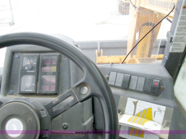 image for item 5340 2002 Mustang 742H telehandler