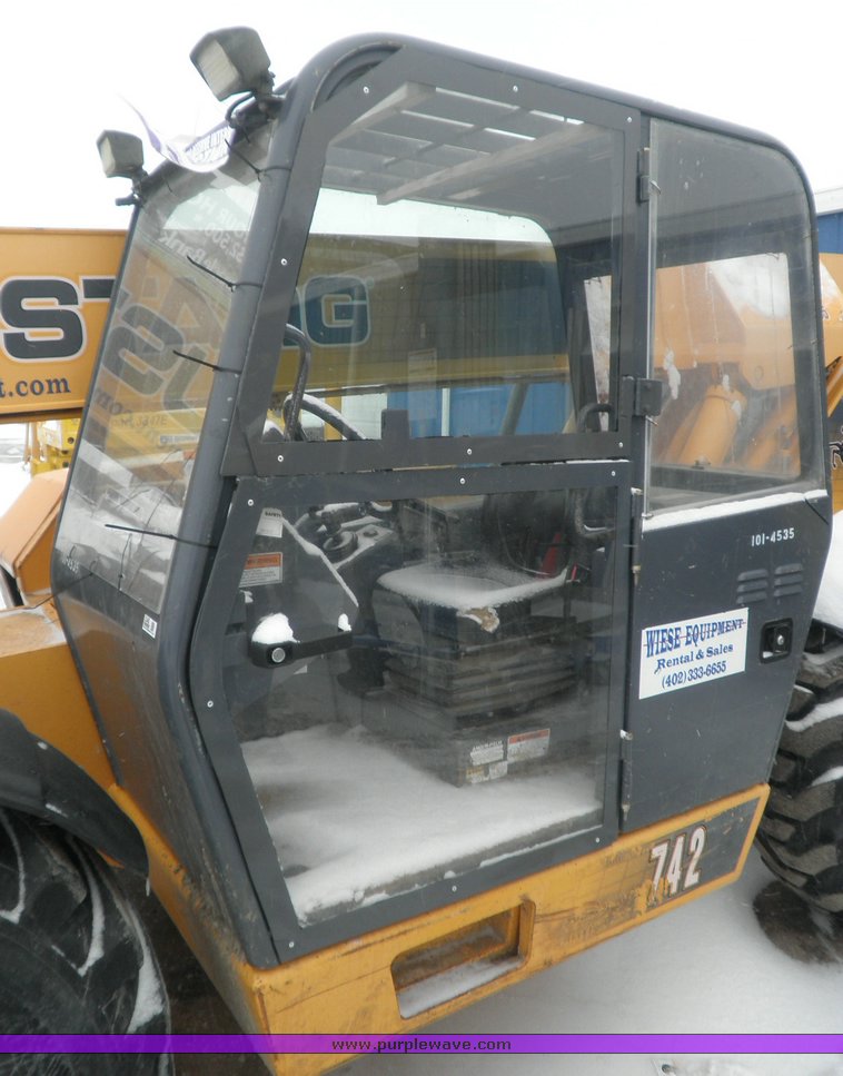 image for item 5340 2002 Mustang 742H telehandler