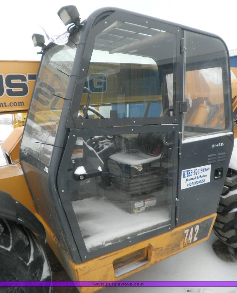 image for item 5340 2002 Mustang 742H telehandler