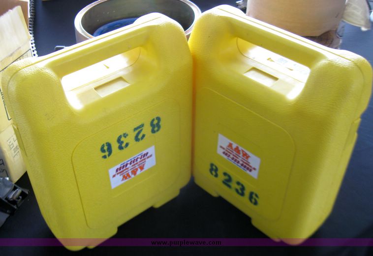 (2) Woods N4000 glass suction cups with cases in Papillion, NE Item