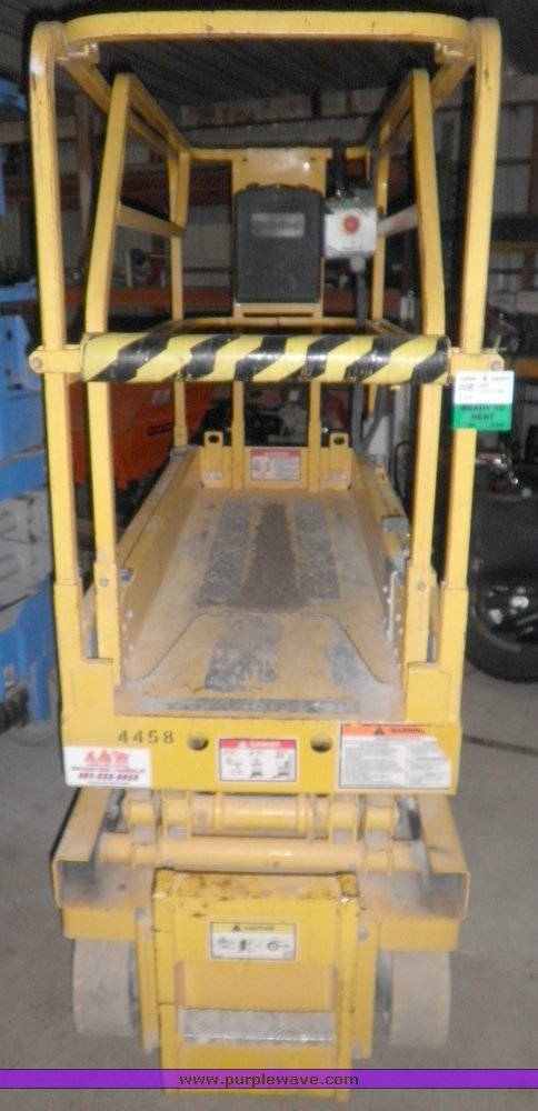 image for item 5422 2002 Haulotte 1530E scissor lift