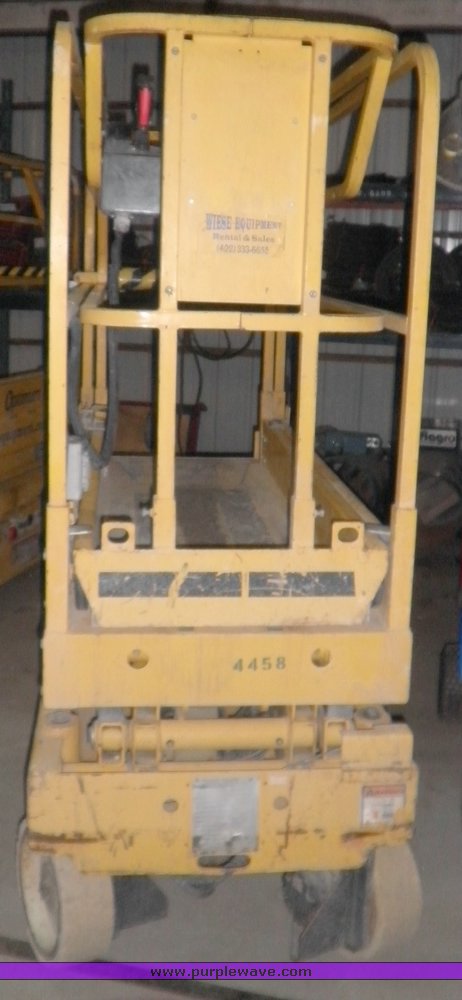 image for item 5422 2002 Haulotte 1530E scissor lift
