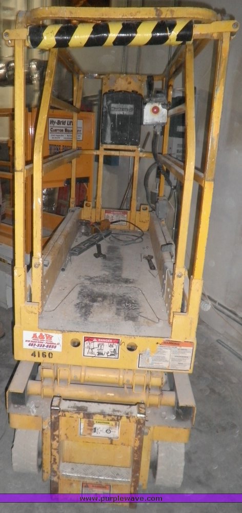 image for item 5423 2002 Haulotte 1530E scissor lift