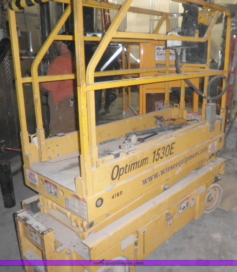 image for item 5423 2002 Haulotte 1530E scissor lift