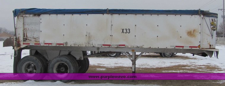 image for item 6018 1991 Hilbilt end dump trailer