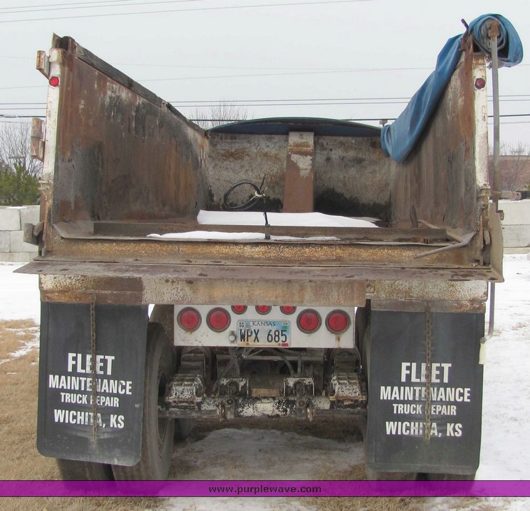 image for item 6018 1991 Hilbilt end dump trailer