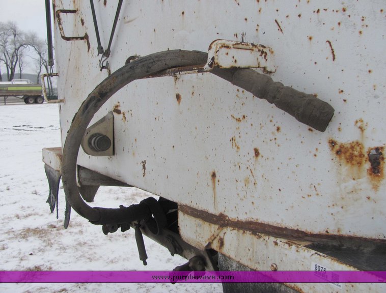 image for item 6018 1991 Hilbilt end dump trailer