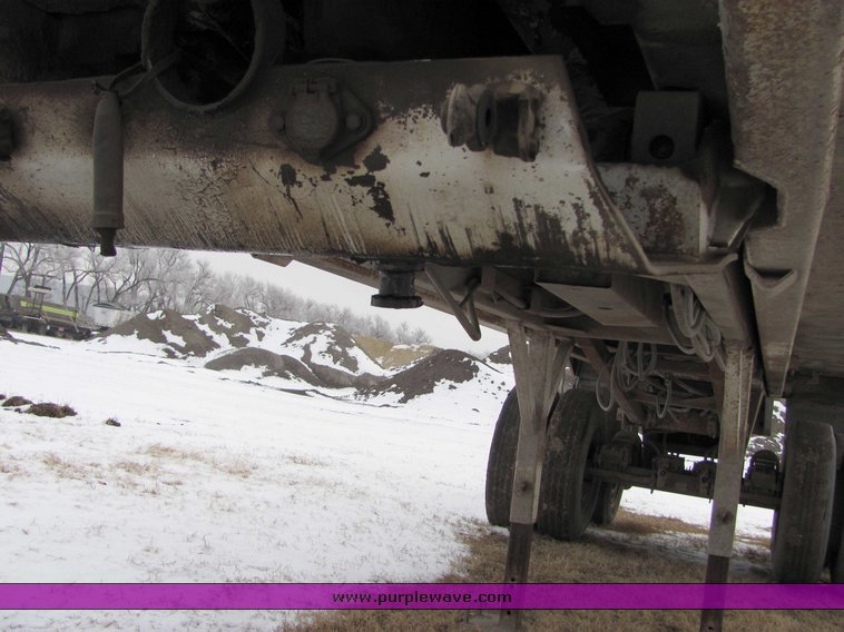 image for item 6018 1991 Hilbilt end dump trailer