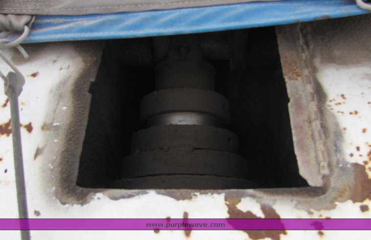 image for item 6018 1991 Hilbilt end dump trailer