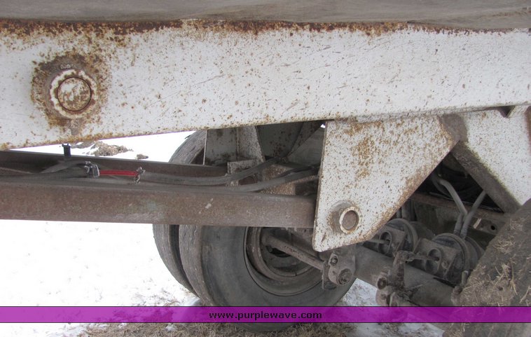 image for item 6018 1991 Hilbilt end dump trailer