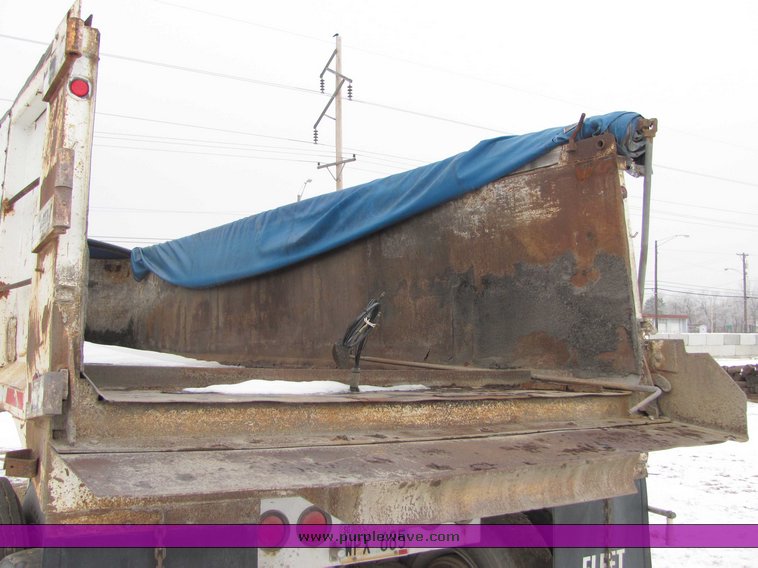 image for item 6018 1991 Hilbilt end dump trailer