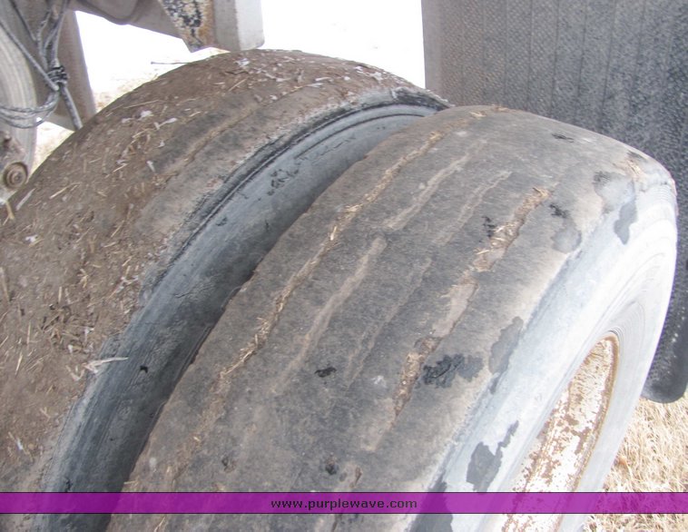 image for item 6018 1991 Hilbilt end dump trailer