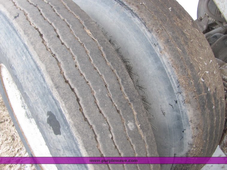 image for item 6018 1991 Hilbilt end dump trailer