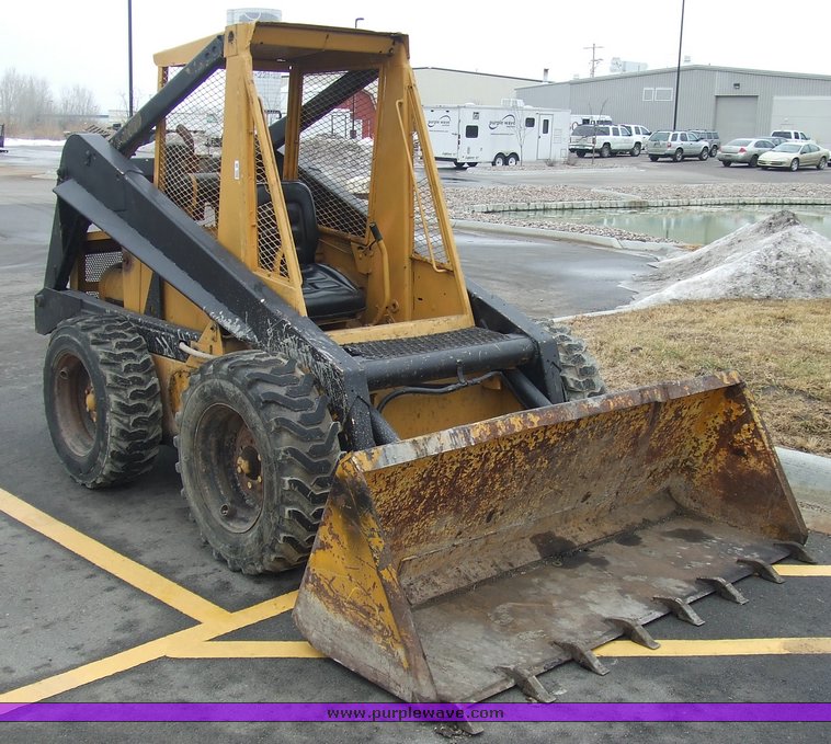 image for item 6624 New Holland skid steer