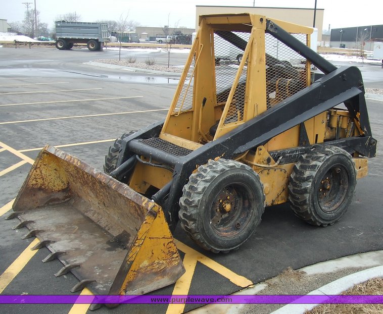 image for item 6624 New Holland skid steer