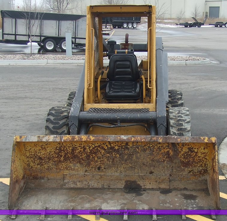 image for item 6624 New Holland skid steer