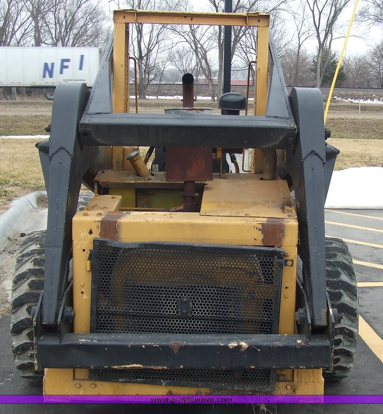 image for item 6624 New Holland skid steer