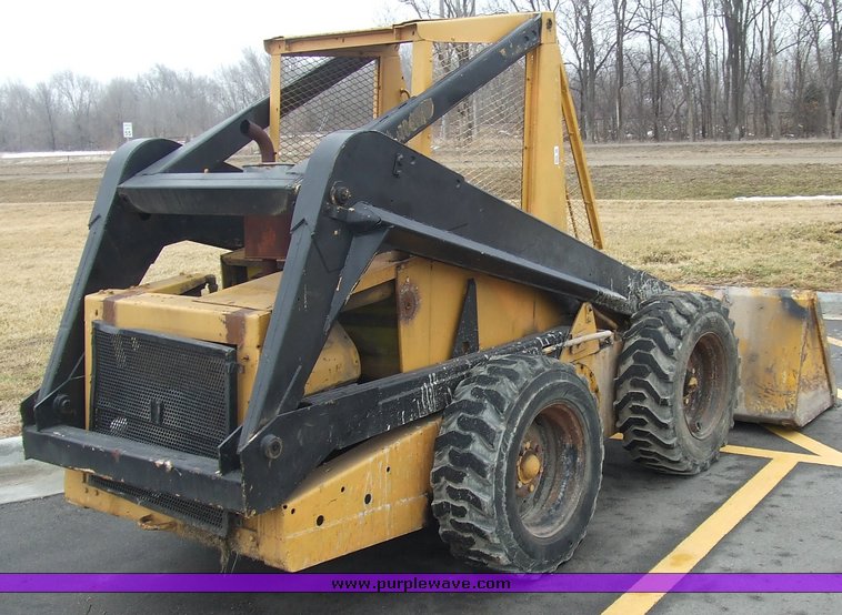 image for item 6624 New Holland skid steer