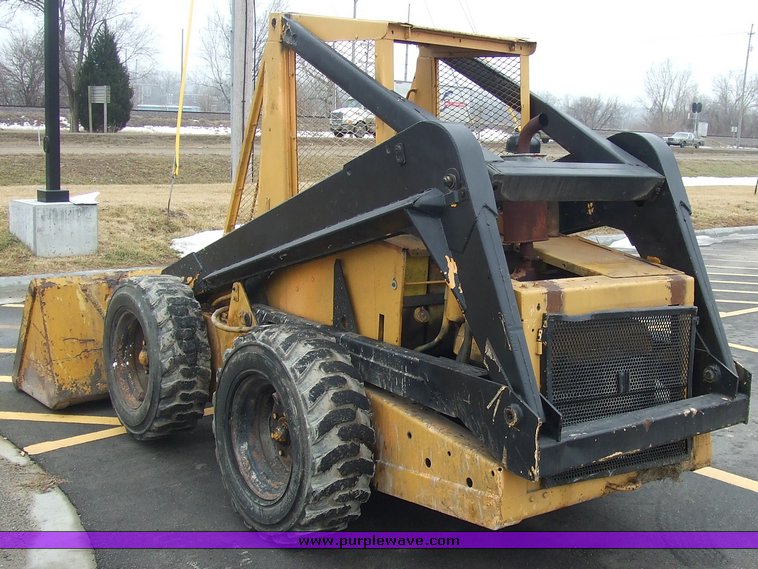 image for item 6624 New Holland skid steer