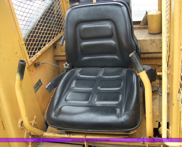 image for item 6624 New Holland skid steer