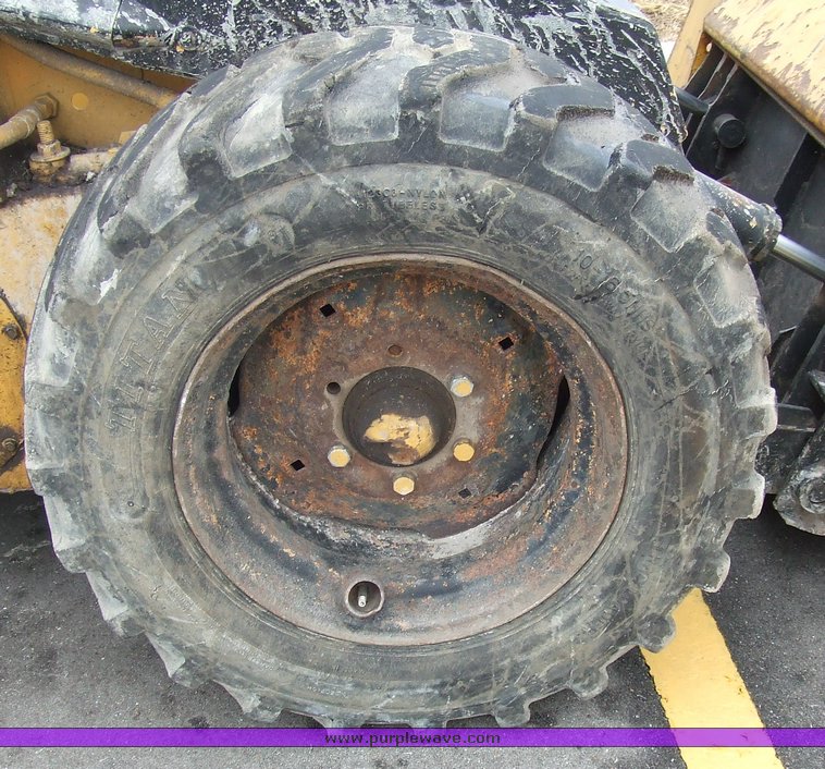 image for item 6624 New Holland skid steer