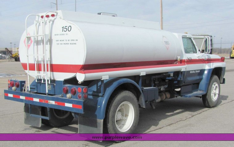 image for item 6692 1979 Ford F700 fuel truck