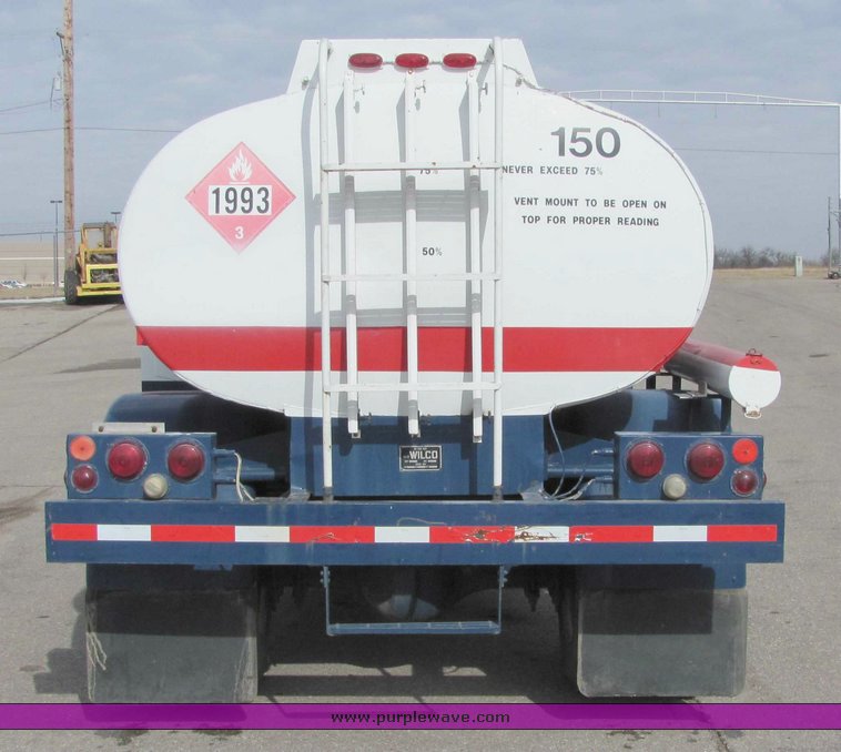 image for item 6692 1979 Ford F700 fuel truck