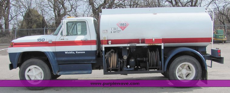image for item 6692 1979 Ford F700 fuel truck