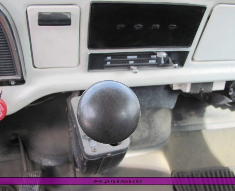 image for item 6692 1979 Ford F700 fuel truck