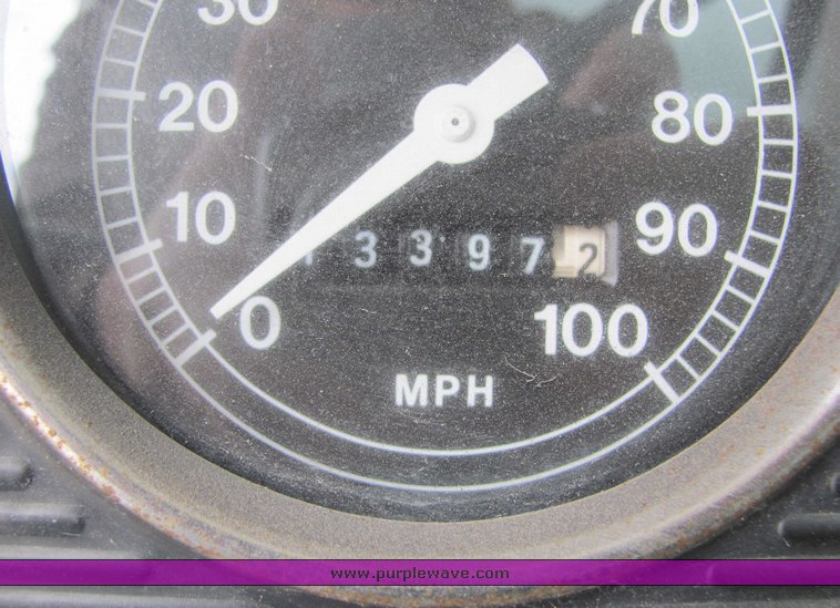 image for item 6692 1979 Ford F700 fuel truck