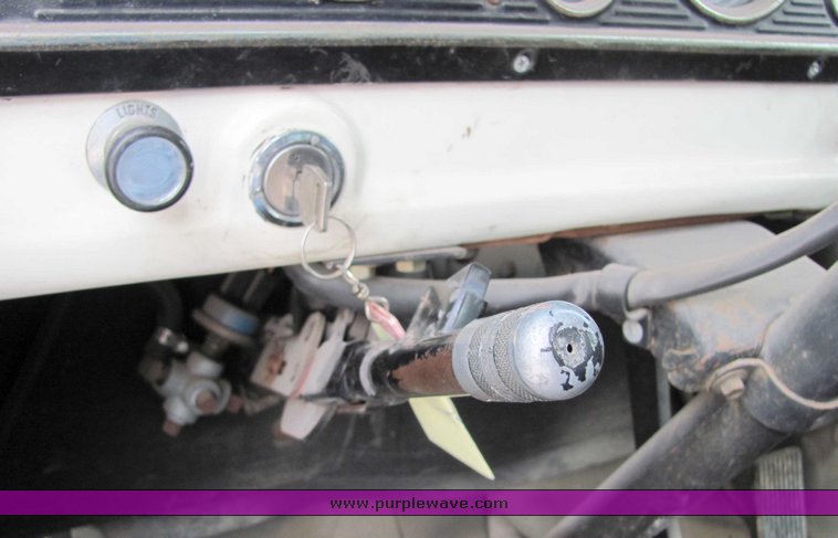 image for item 6692 1979 Ford F700 fuel truck