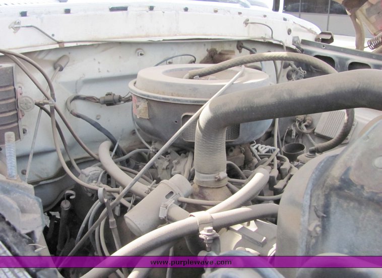 image for item 6692 1979 Ford F700 fuel truck