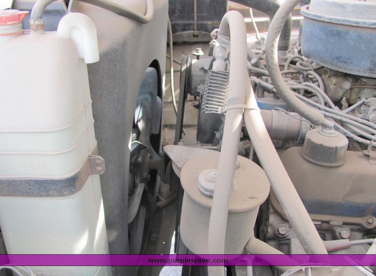 image for item 6692 1979 Ford F700 fuel truck