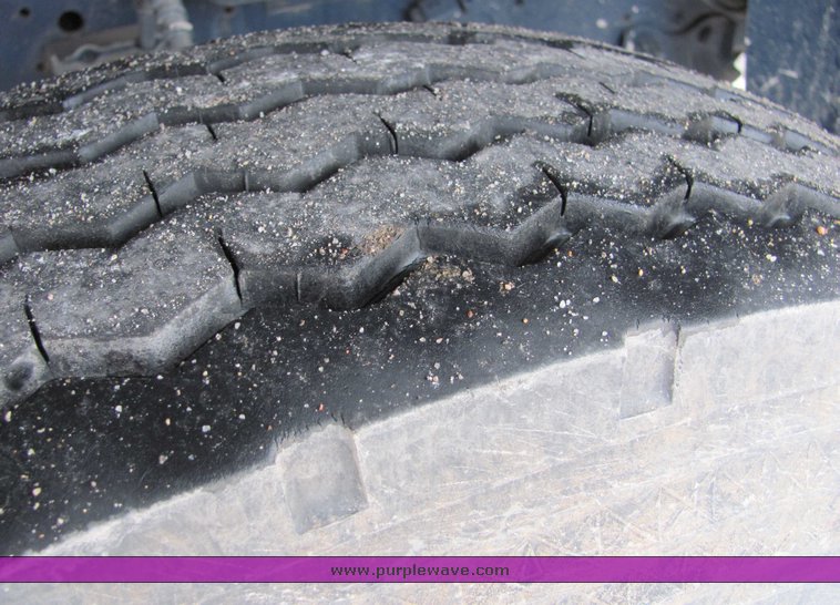 image for item 6692 1979 Ford F700 fuel truck