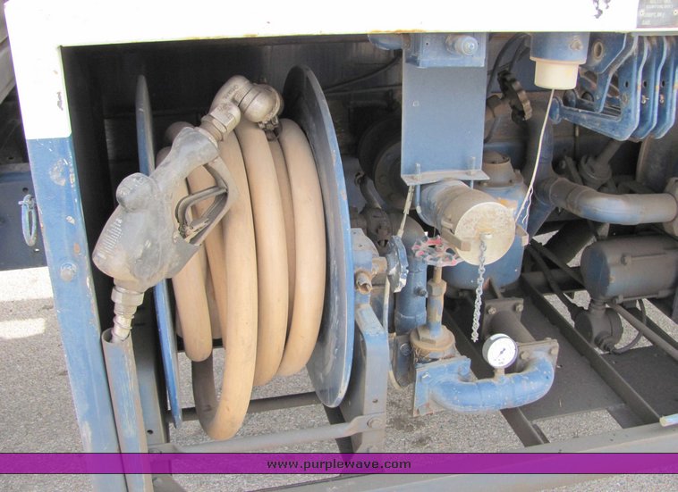 image for item 6692 1979 Ford F700 fuel truck