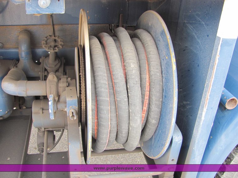 image for item 6692 1979 Ford F700 fuel truck