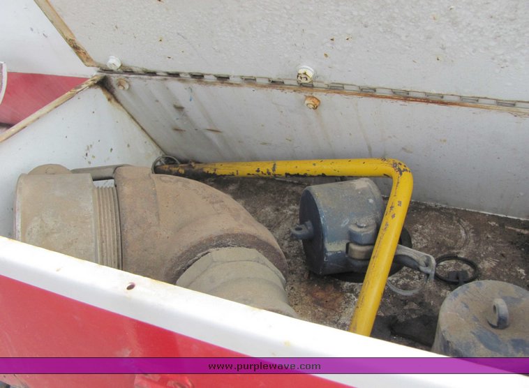 image for item 6692 1979 Ford F700 fuel truck