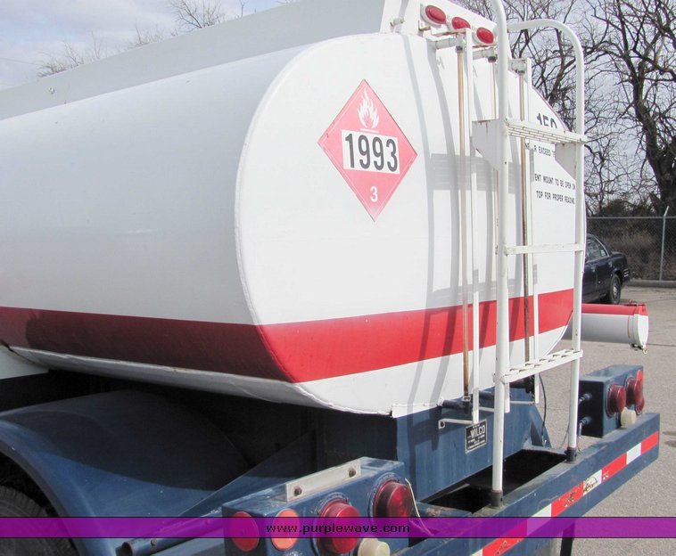 image for item 6692 1979 Ford F700 fuel truck