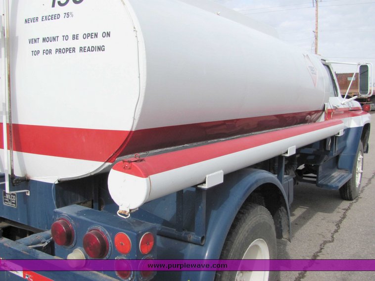 image for item 6692 1979 Ford F700 fuel truck