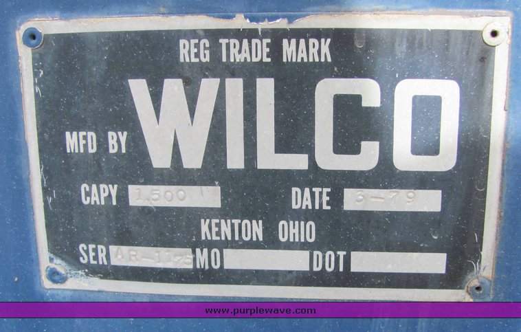 image for item 6692 1979 Ford F700 fuel truck