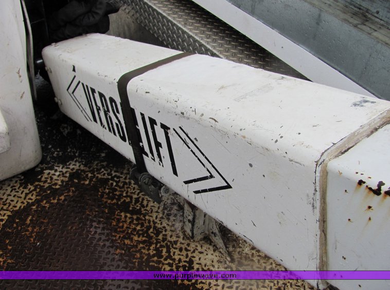 image for item 6695 1994 GMC Topkick C7H042 bucket truck