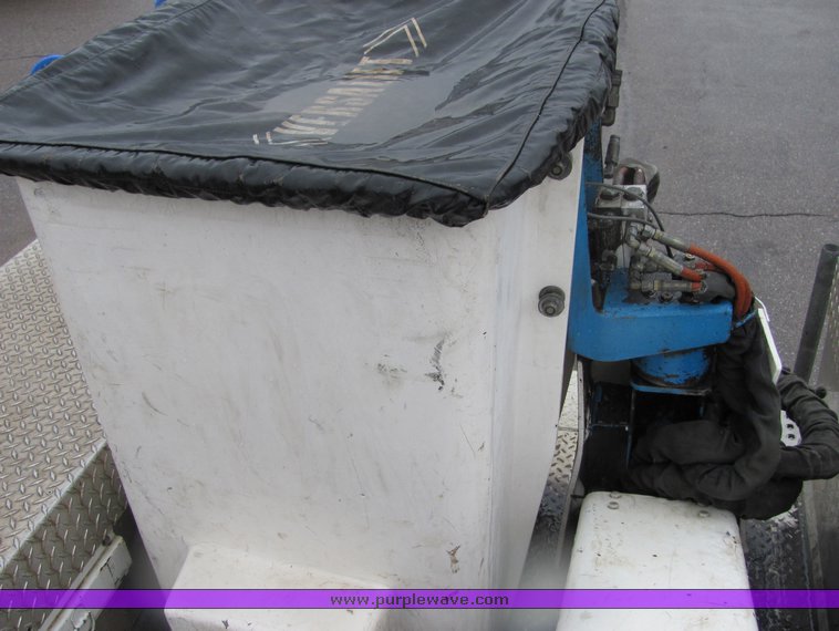 image for item 6695 1994 GMC Topkick C7H042 bucket truck