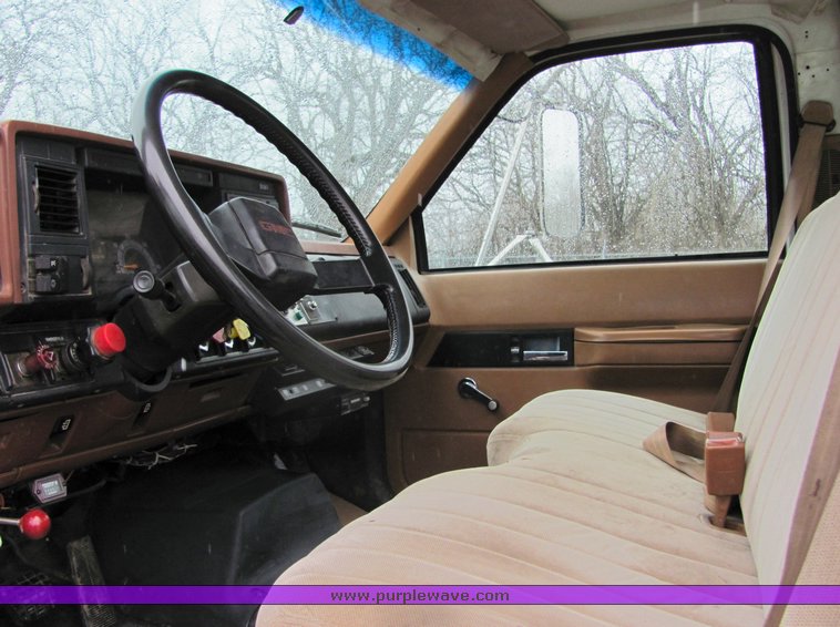 image for item 6695 1994 GMC Topkick C7H042 bucket truck